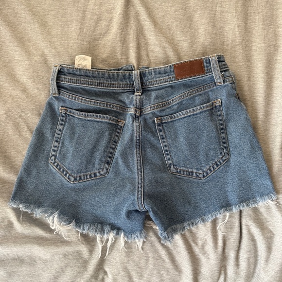 Hollister Curvy High Rise Mom Shorts - Picture 3 of 4